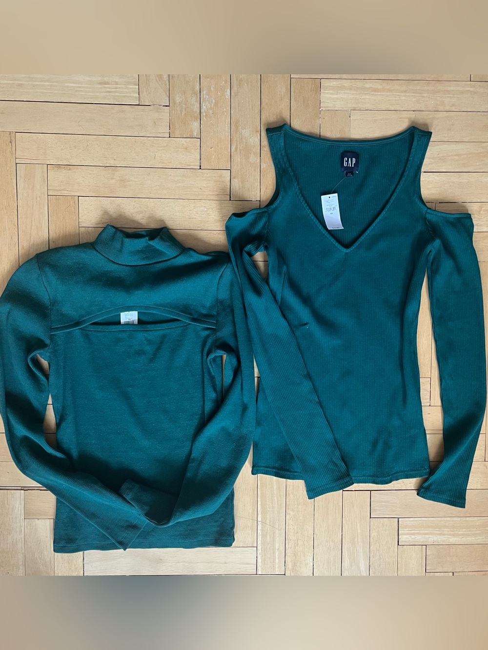 GAP Green Ribbed long sleeve shirts- 2 pack XS